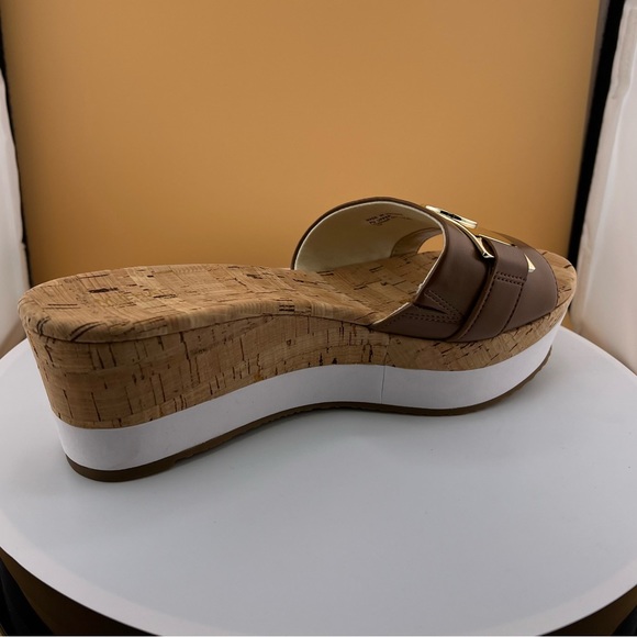Michael Kors Women's Warren Platform Sandals. Open Toe, Leather - Picture 15 of 15